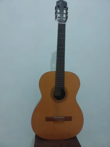 Violão usado bom estado de conservação. Por 250 reais apenas....