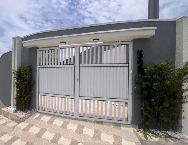 Sobrado 2 quartos com piscina e churrasqueira em Mongaguá