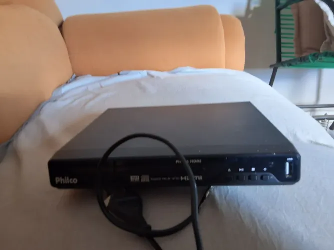 Aparelho de DVD com cds e DVDs PHILCO