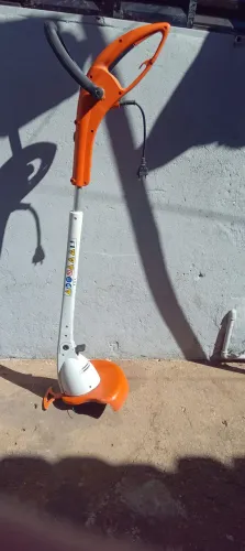+1 Este é um Aparador de Grama Elétrico STIHL FSE 41.