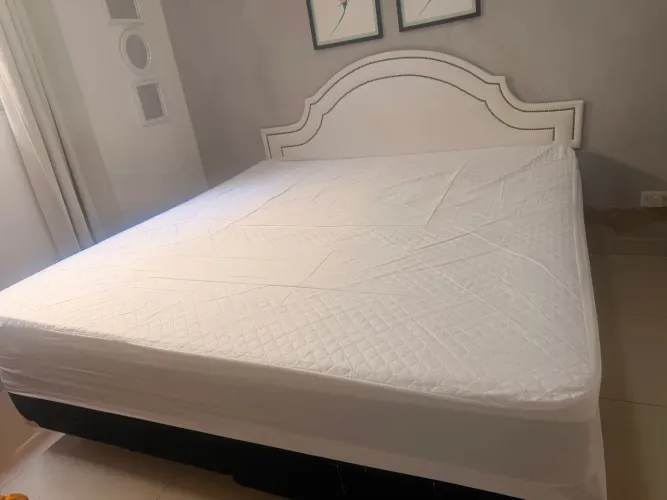 Cama box king com colchão e cabeceira