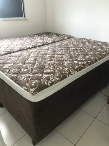 2 camas box solteiro 500,00 reais só vendo as duas