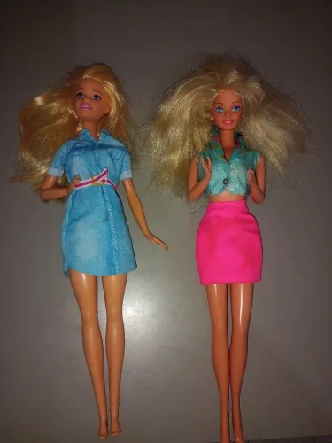 2 Barbie vintage em bom estado da matel