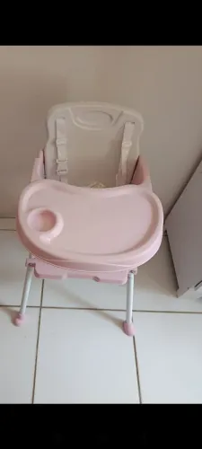 Cadeira de Alimentação Infantil Bebê Rosa e Branca - Pouco Uso
