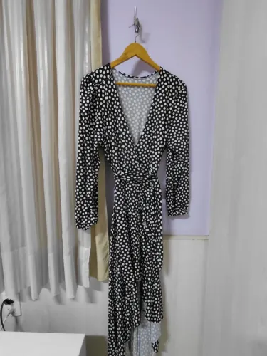 Vestido envelope preto e branco