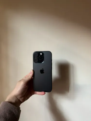iPhone 16 Pro - 128GB - Preto
