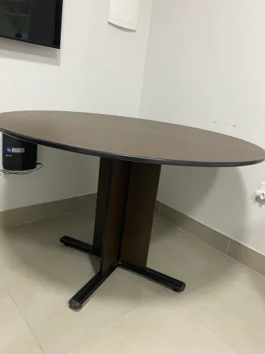 Mesa de Escritório 1.2M / Reunião Oval - Excelente Estado