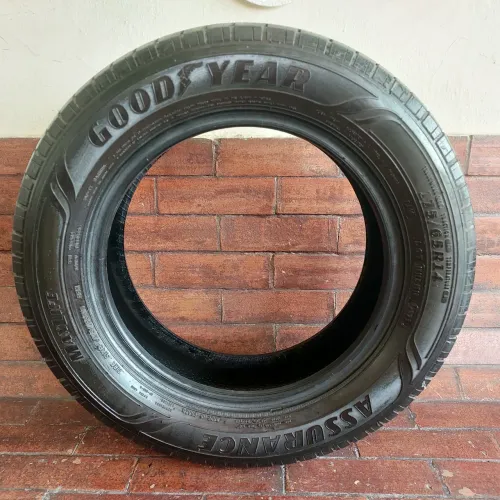 Vendo Pneu 175/65/14 Goodyear Assurance