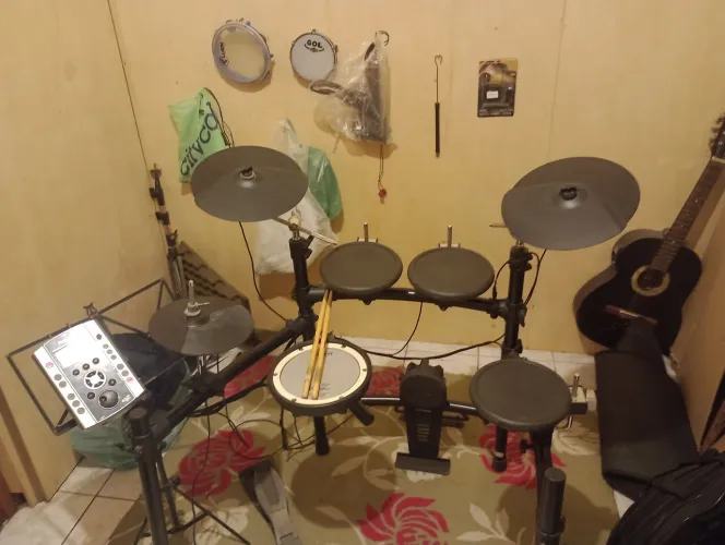 Bateria eletrônica TD 9 Roland