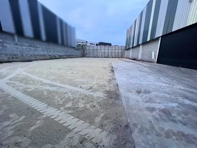 Galpão para Locação em Arujá, Portão, 6 banheiros