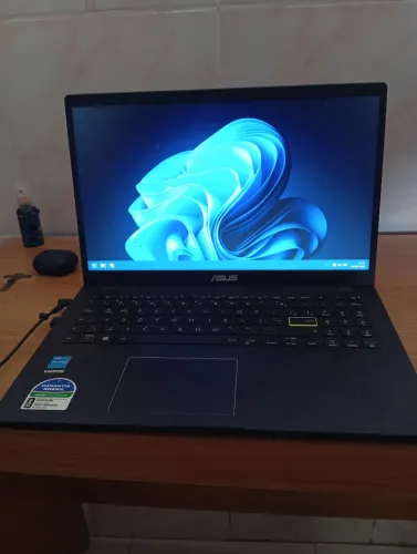 Notebook Asus Vivobook Go 15 pra vender ligeiro