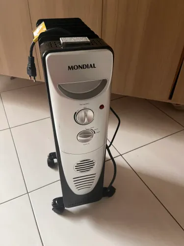 Aquecedor a Óleo Mondial Preto/Prata 1500W A-06