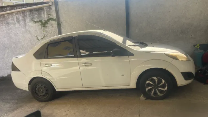Ford Fiesta Sedan SE 1.6 8V Flex 4P 2014