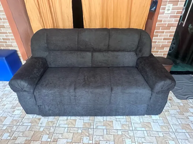 Sofá 3 lugares novo R$:350 com entrega wattszap: *