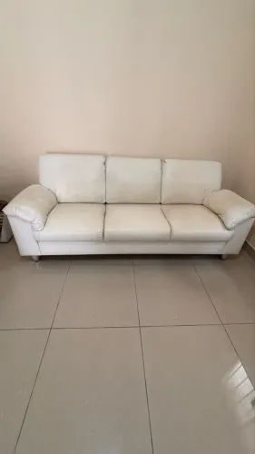 Sofá de 3 lugares em couro!
