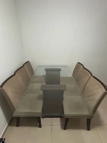 Mesa 6 cadeiras com tampo de vidro reforçado 