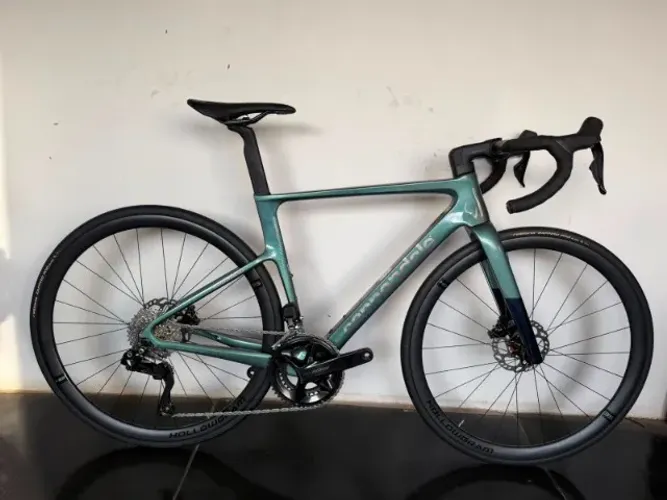 Cannondale SuperSix EVO - Tamanho 51 | Shimano 105 Di2 | HollowGram 35