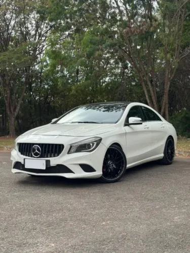 Mercedes-Benz CLA-200 Vision 1.6 TB 16V Flex Aut. 2014