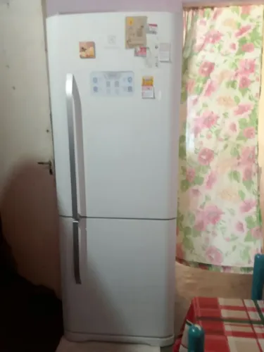 Vendo geladeira semi nova