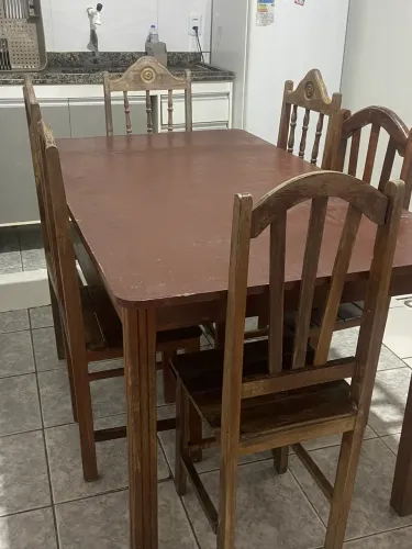 Mesa 6 cadeiras de madeira