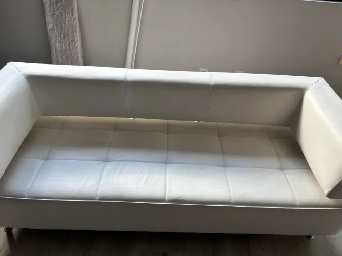 Sofá de couro branco para recepção 