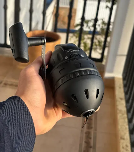 Carretilha de Pesca Twin Fish Nova com Linha