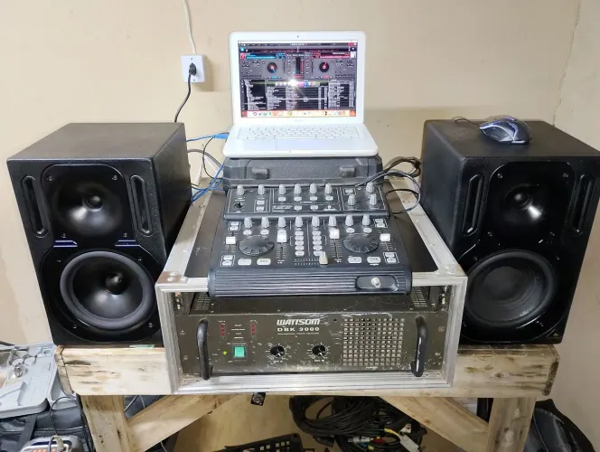 Vendo ou troco set para DJ, muito top para quem quer começar