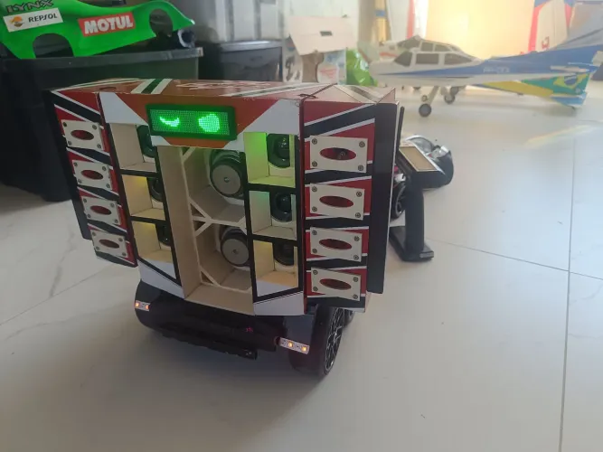 Paredinha de som para automodelo RC