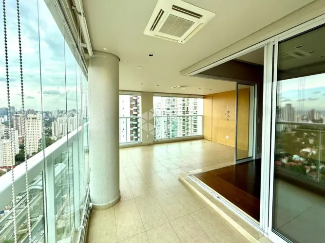 Apartamento à Venda com 3 Quartos sendo 3 Suítes e 3 Vagas de Garagem