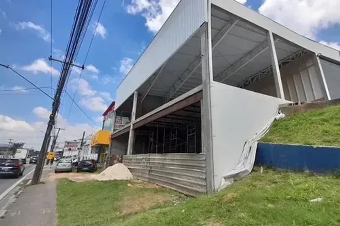 Ponto Comercial 650m2 na Rod. Tancredo Neves, Serpa, Caieiras