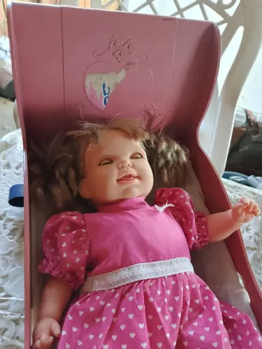 boneca abre e fecha os olhos Cotiplás