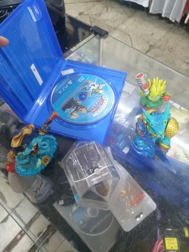 Skylanders cd mais 4 personagens