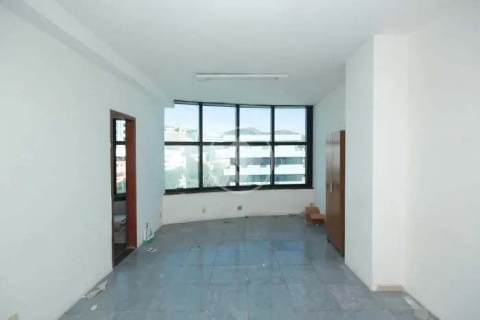 SALA COMERCIAL PARA LOCAÇÃO NO BAIRRO ESTORIL!