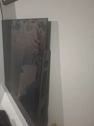 Vendo 2 televisões oled com avarias.Ideal para aproveitar peças.