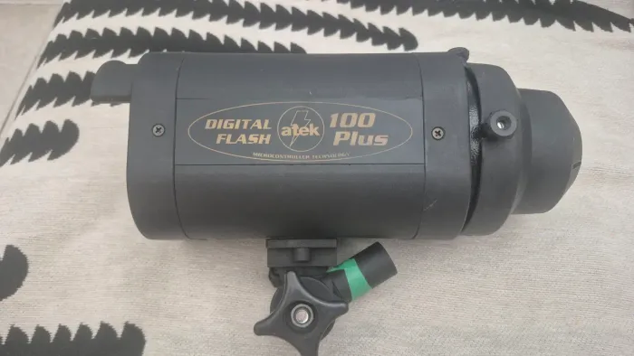 Flash Atek 100 Plus - Muito Novo!