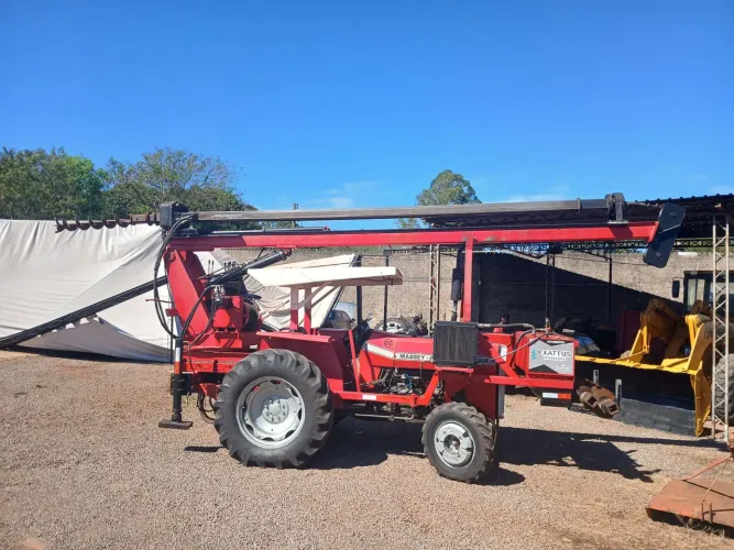 Perfuratriz hidráulica sobre trator 