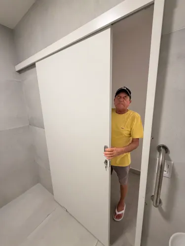 Vendo porta de correr banheiro
