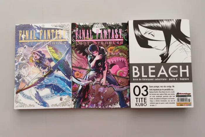 03 mangás 02 volumes de Final Fantasy e volume 03 de Bleach