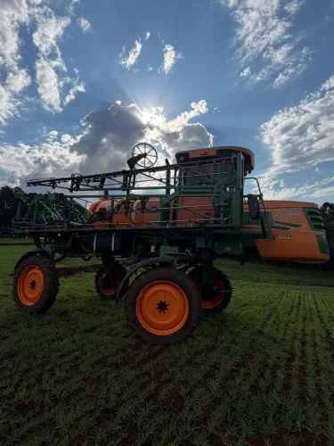 Pulverizador Stara gladiador 2300 4x4 hidro 