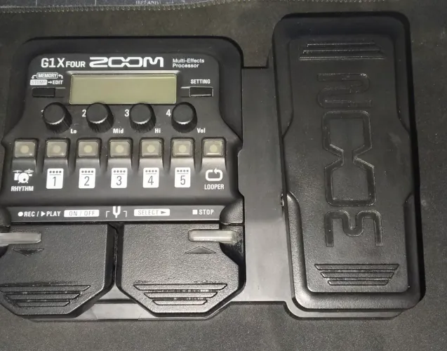 Pedaleira Zoom G1X FOUR