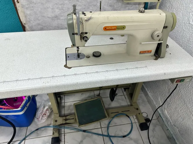 Vende-se máquina de costura 