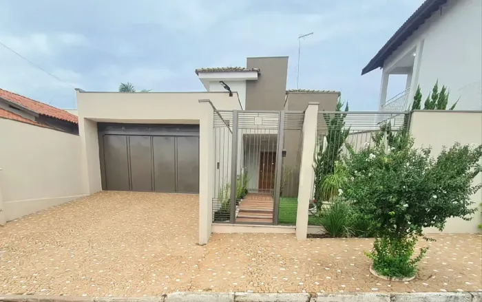 **Casa Ampla à Venda em Jales/SP  Bairro Nova Vida**