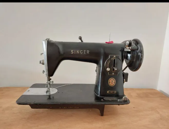 Máquina Singer 15c funcionando perfeitamente.