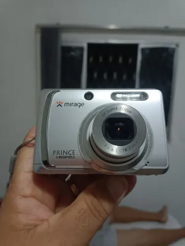 Câmera fotográfica Mirage funcionando bem