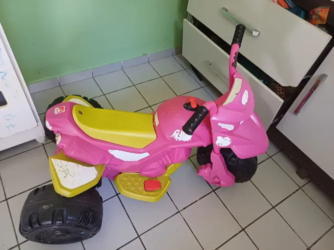 Moto elétrica infantil