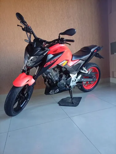 Honda Twister CB 300 F 2023 customizada