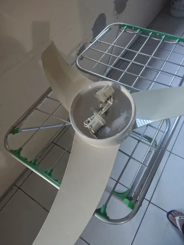 Ventilador de teto com defeito