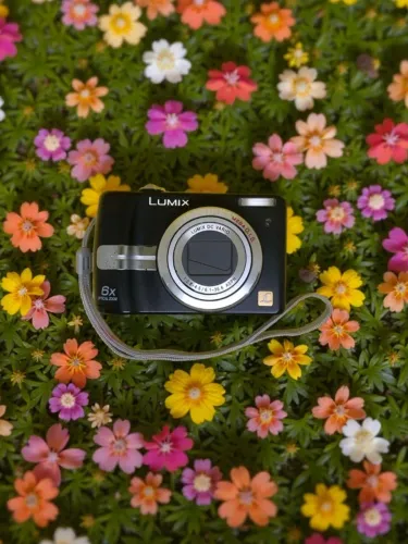 Câmera Digital Panasonic Lumix DMC-LZ7 Com lente leica