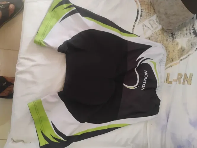 Shorts, e macaquinho ciclista, camisa p