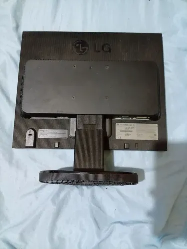 Monitor LG FLATRON 20 POLEGADAS USADO